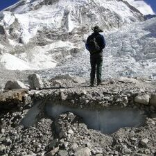 1280px-South_Everest_Base_Camp_sleeping_platform